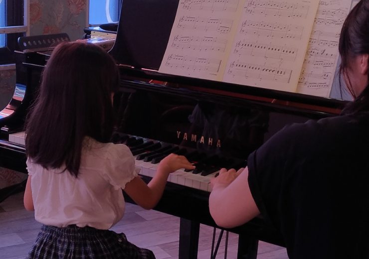 アンネの音楽教室 ピアノ女子