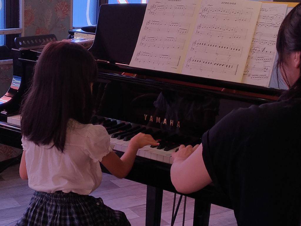 アンネの音楽教室 ピアノ女子